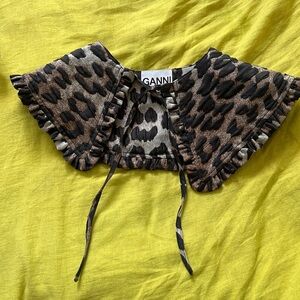 Ganni leopard collar removable NWOT